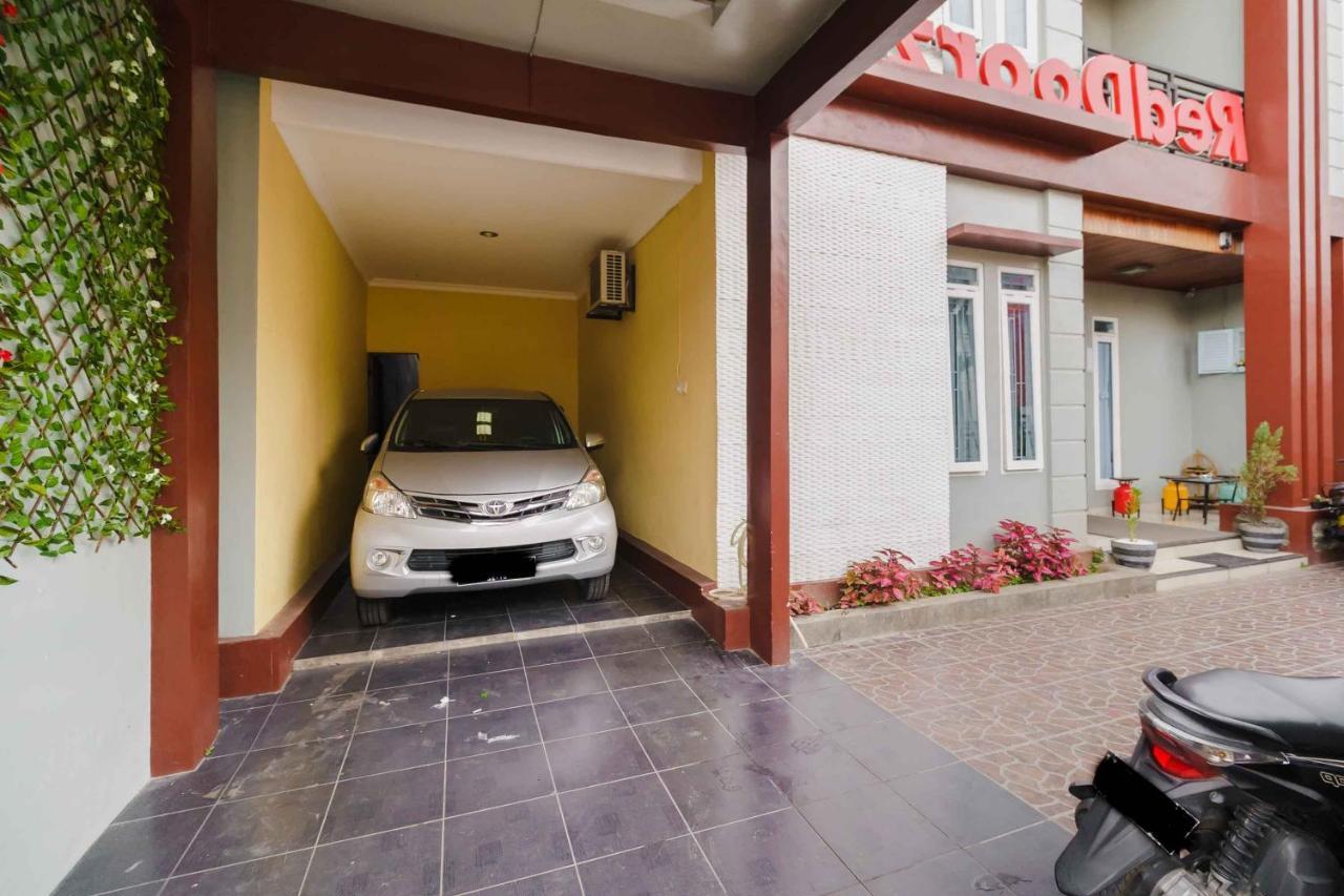 RedDoorz Syariah near Jam Gadang Bukittinggi 2 Hotel Bagian luar foto