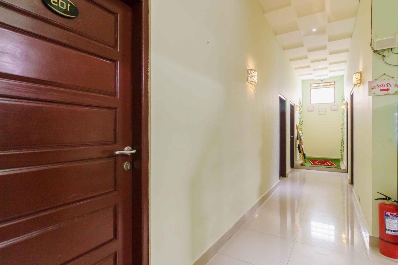 RedDoorz Syariah near Jam Gadang Bukittinggi 2 Hotel Bagian luar foto